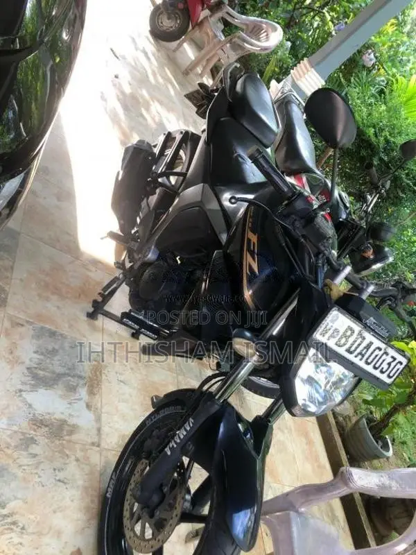 Yamaha FZ Version 2.0 2015 Motorbike (Used)