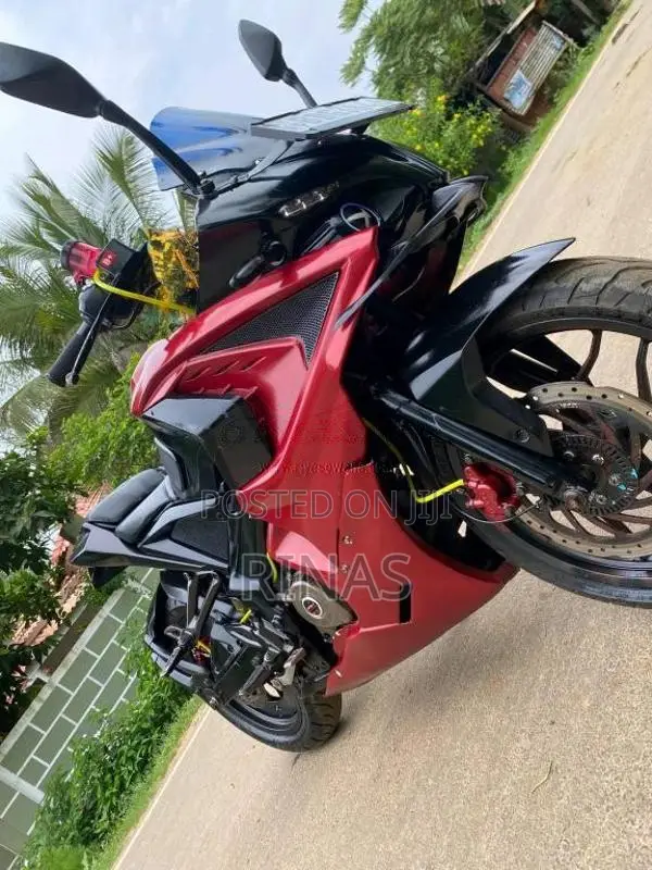 Bajaj Rs200 2016 Motorbike (Used)