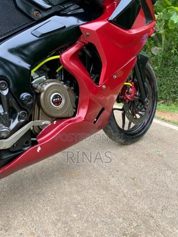 Bajaj Rs200 2016 Motorbike (Used)