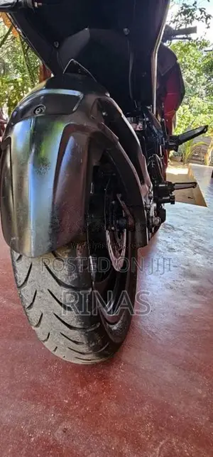 Bajaj Rs200 2016 Motorbike (Used)