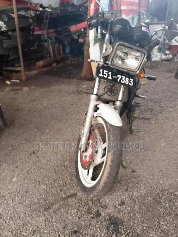 Yamaha TZR125 1995 Motorbike (Used)