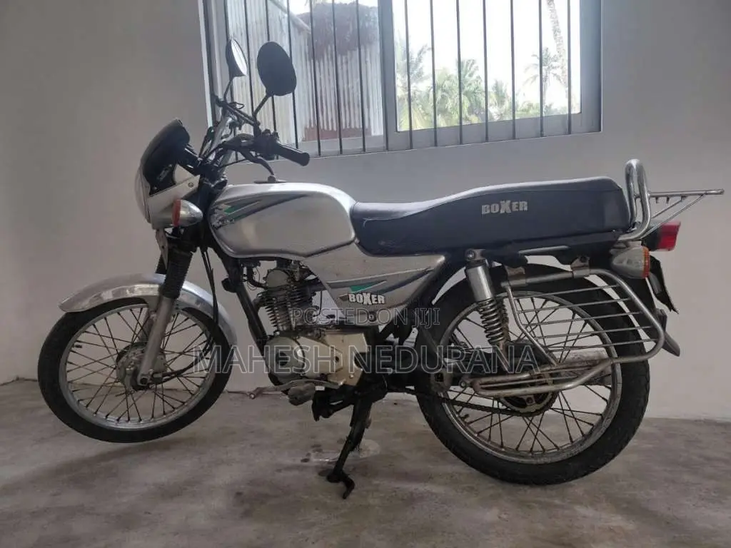 Bajaj Boxer 2004 Motorbike (Used)