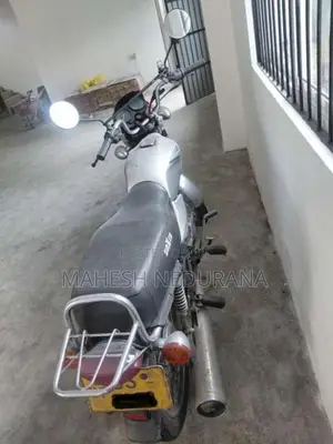 Bajaj Boxer 2004 Motorbike (Used)