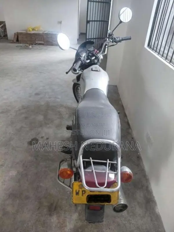 Bajaj Boxer 2004 Motorbike (Used)