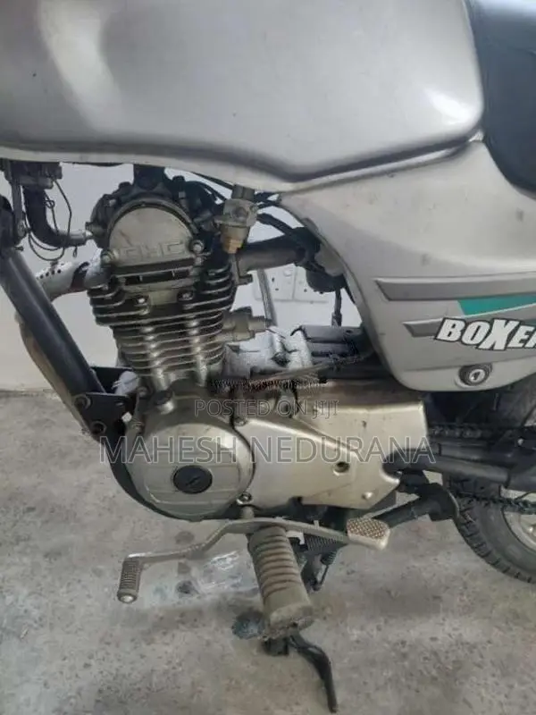 Bajaj Boxer 2004 Motorbike (Used)