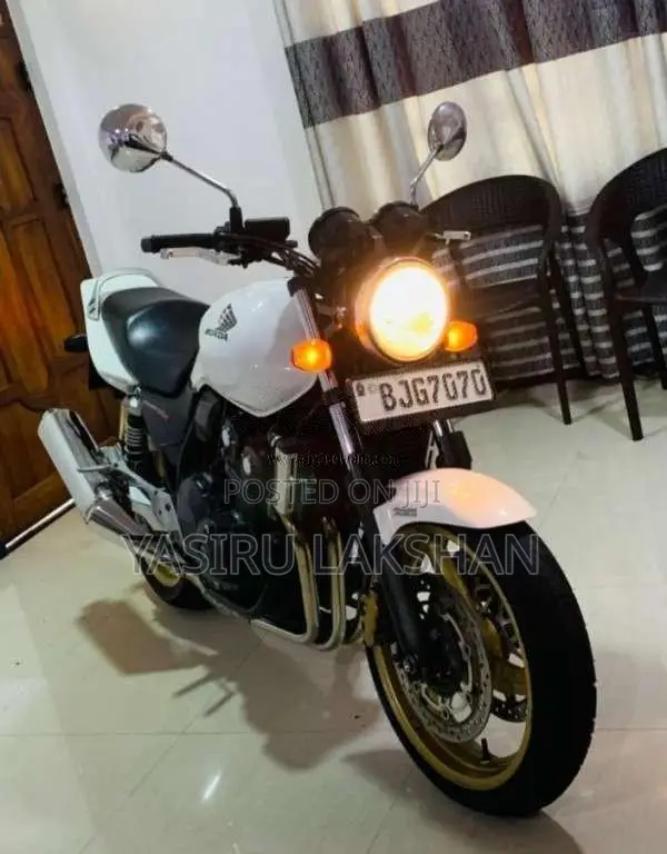 Honda Cb 400 2014 Motorbike (Used)