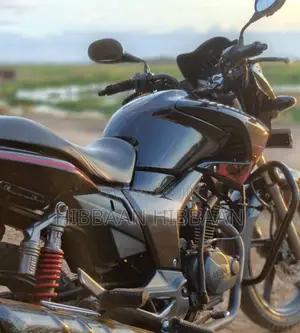 Hero Hunk 2015 Motorbike (Used)