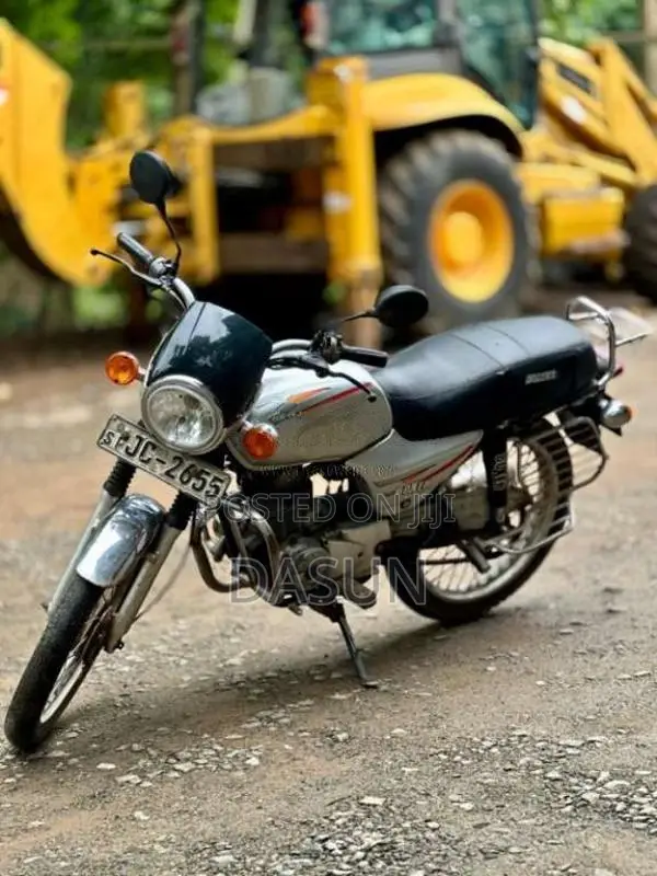 Bajaj Boxer 2004 Motorbike (Used)