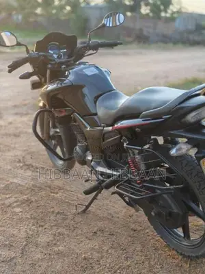 Hero Hunk 2015 Motorbike (Used)