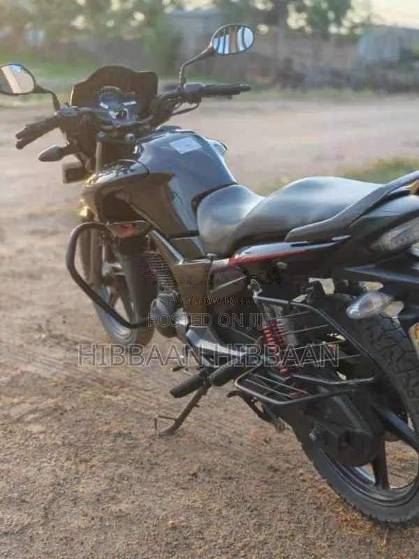 Hero Hunk 2015 Motorbike (Used)