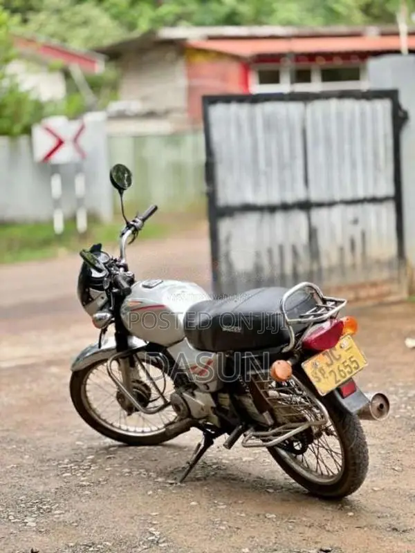 Bajaj Boxer 2004 Motorbike (Used)