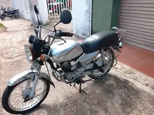 Bajaj Boxer 2005 Motorbike (Used)