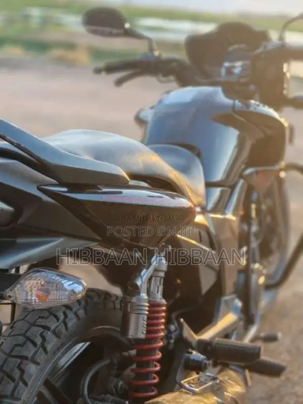 Hero Hunk 2015 Motorbike (Used)