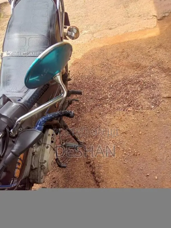 Bajaj Boxer 2004 Motorbike (Used)