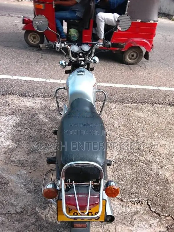 Bajaj Boxer 2005 Motorbike (Used)