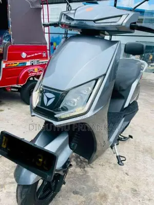 Yadea T5 2025 Motorbike (Used)