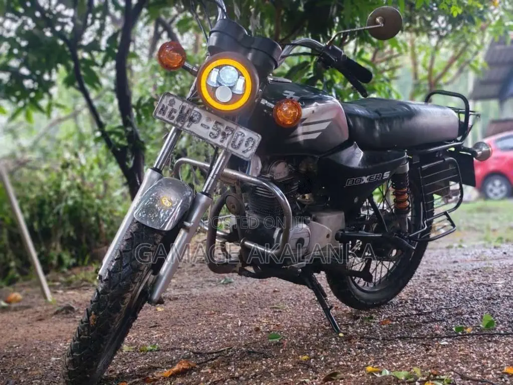 Bajaj Boxer 2010 Motorbike (Used)