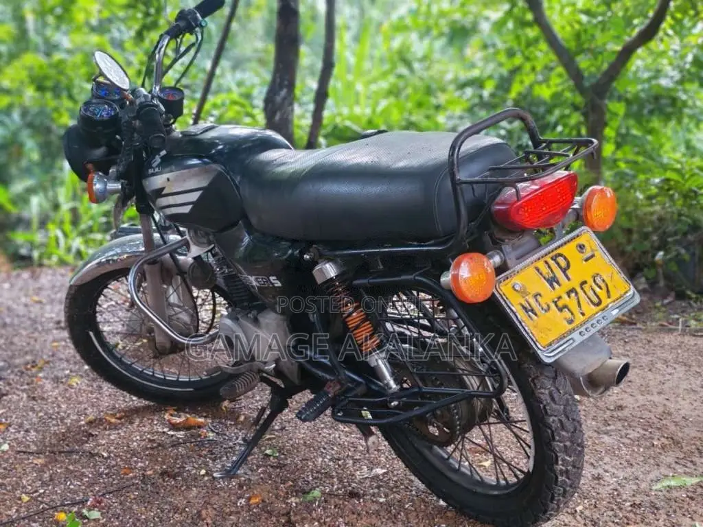Bajaj Boxer 2010 Motorbike (Used)