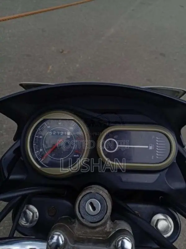 Bajaj V15 2016 Motorbike (Used)