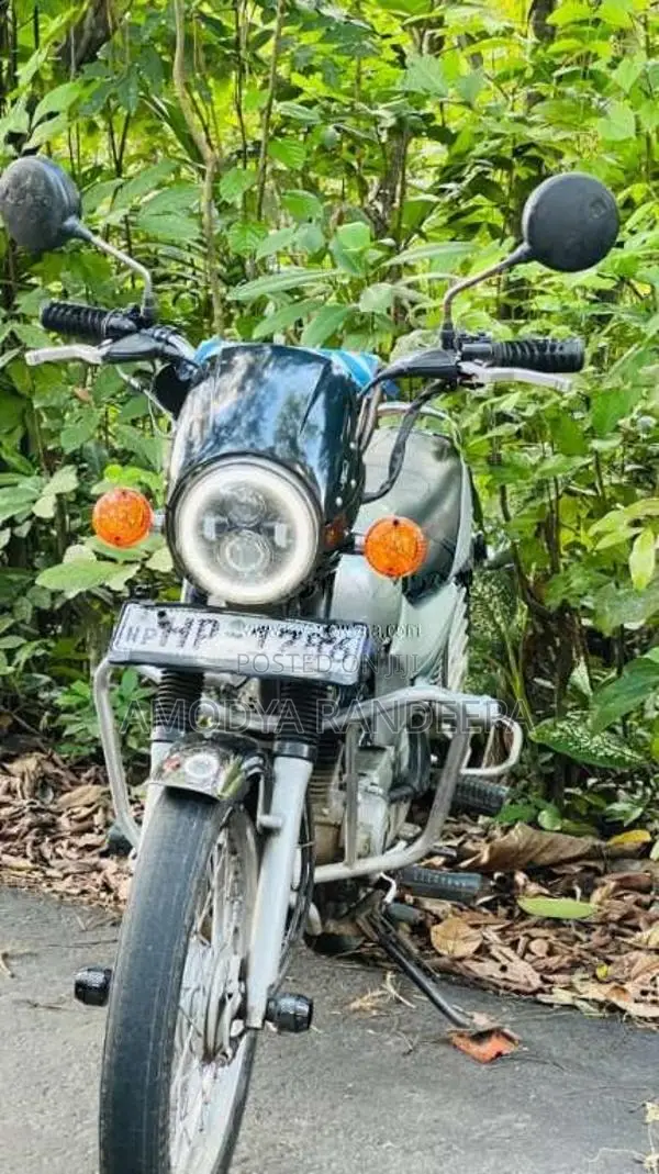 Bajaj Boxer 2003 Motorbike (Used)