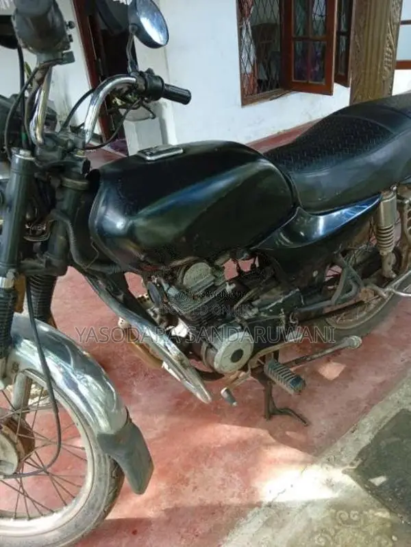 Bajaj Boxer 2003 Motorbike (Used)