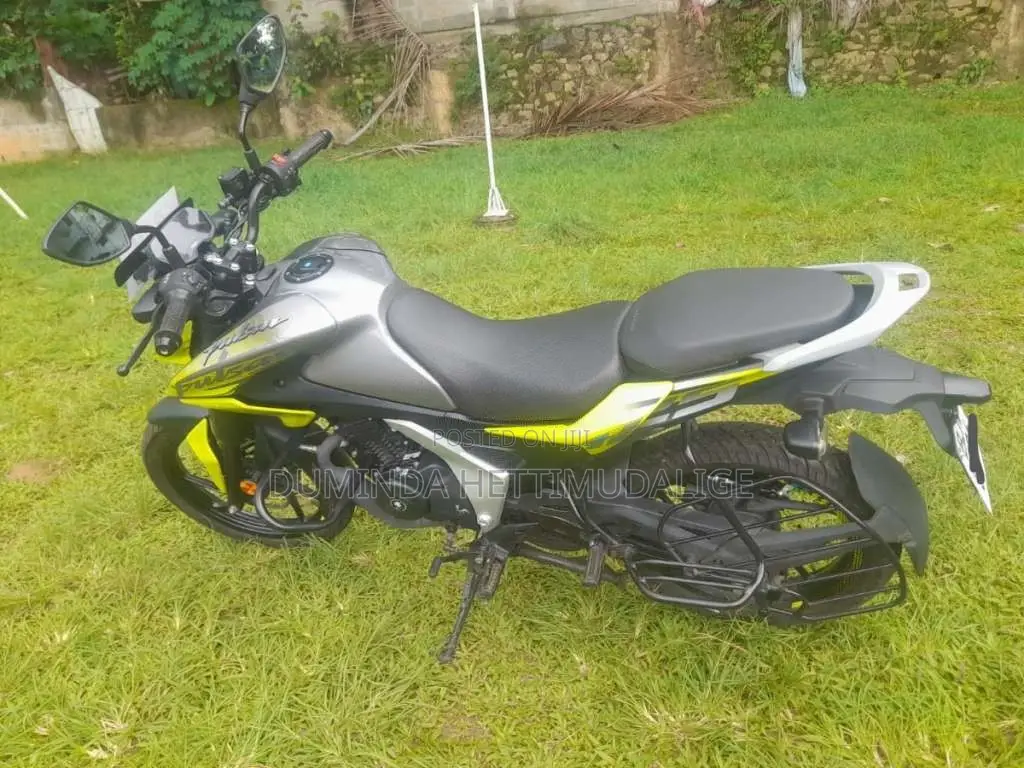 Bajaj Pulsar 2025 Motorbike (Used)