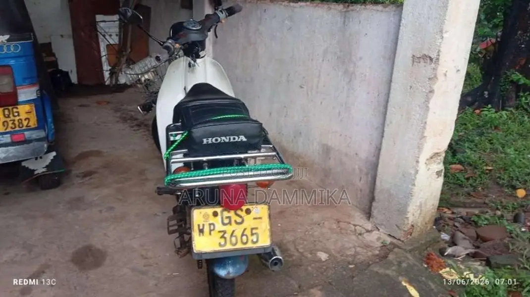 Honda Super Cub 2001 Motorbike (Used)