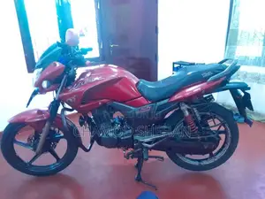 Hero Hunk 2015 Motorbike (Used)