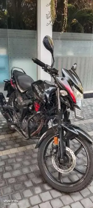 Hero Hunk 2016 Motorbike (Used)