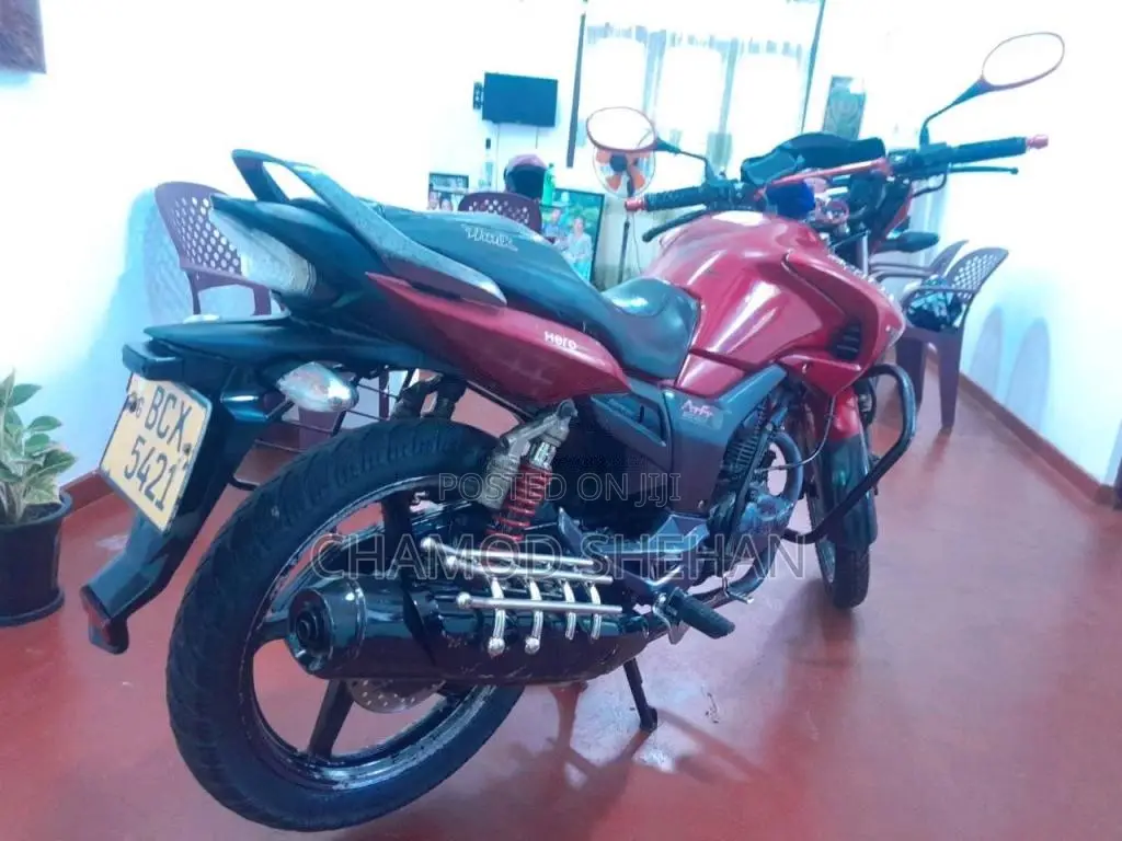 Hero Hunk 2015 Motorbike (Used)