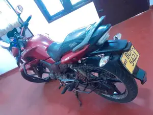 Hero Hunk 2015 Motorbike (Used)