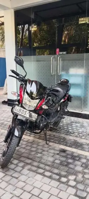 Hero Hunk 2016 Motorbike (Used)