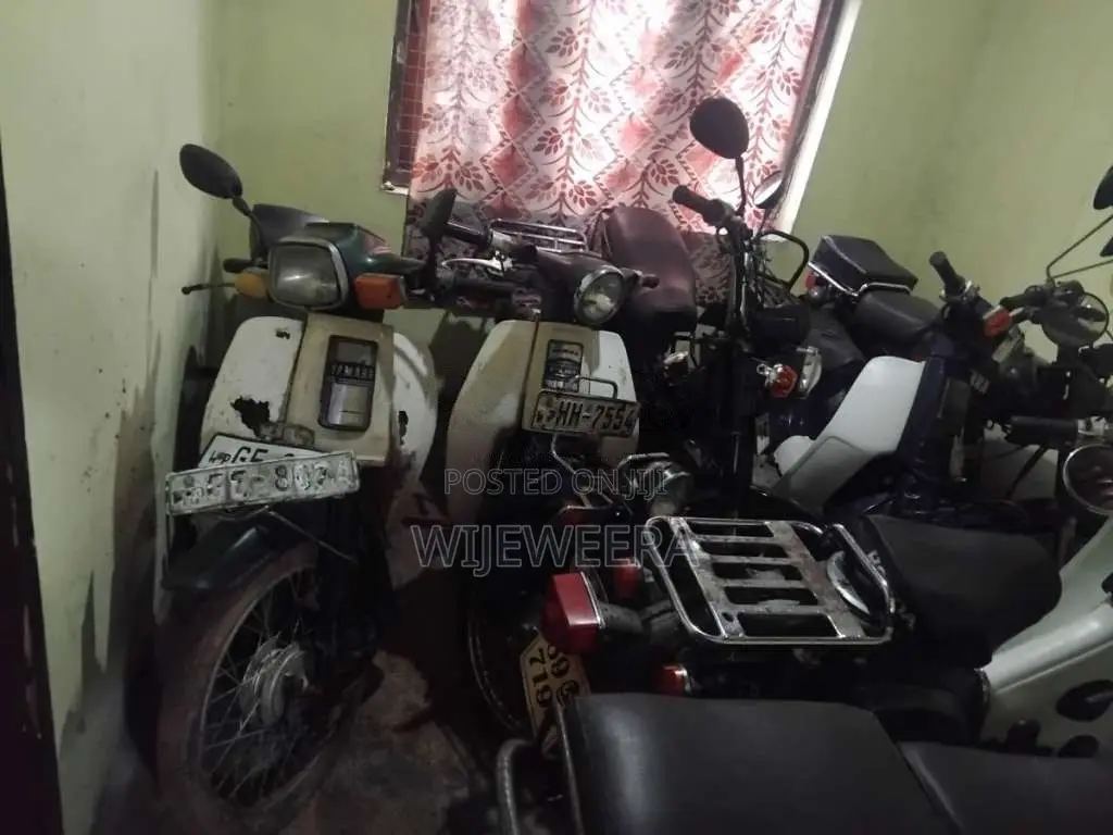 Bajaj Boxer 2002 Motorbike (Used)