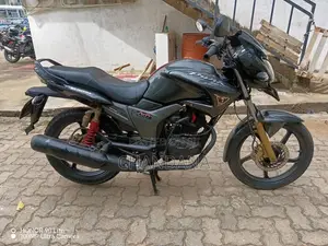Hero Hunk 2016 Motorbike (Used)