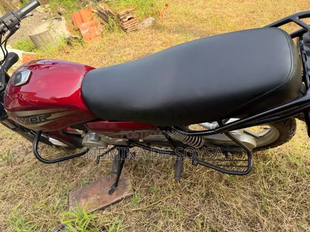 Bajaj Boxer 2013 Motorbike (Used)