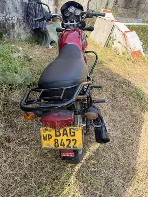 Bajaj Boxer 2013 Motorbike (Used)