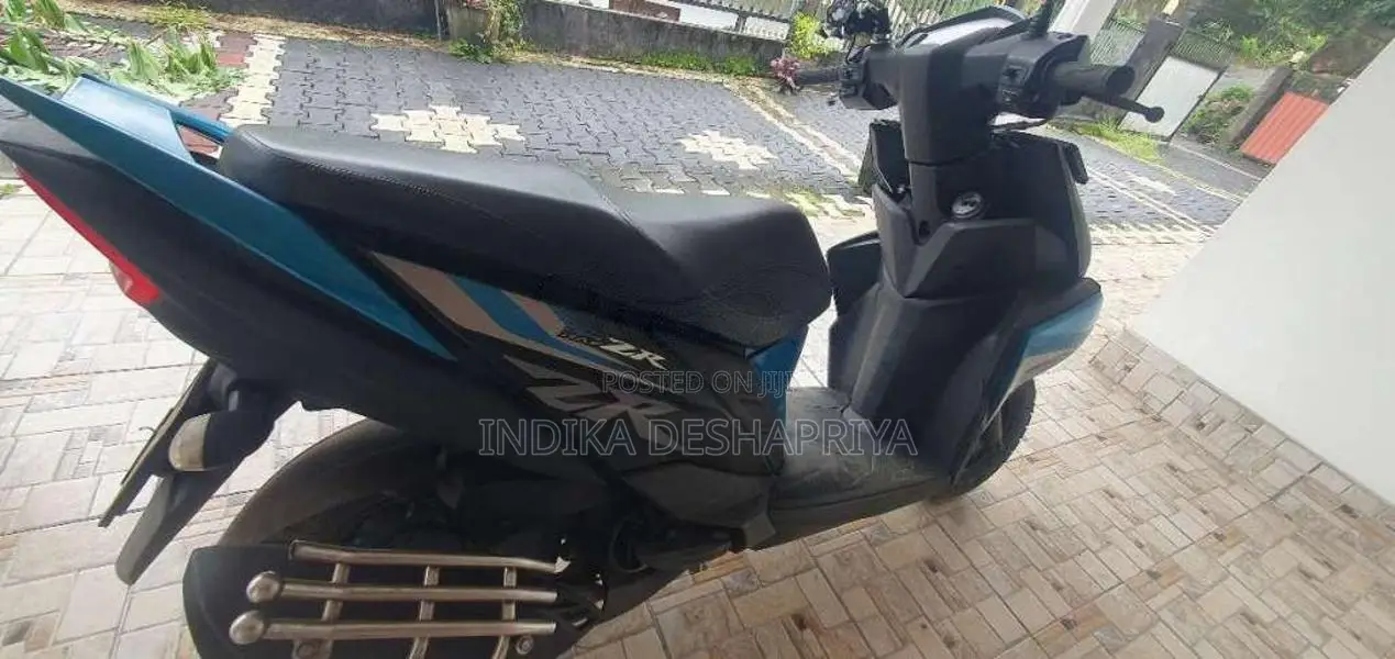 Yamaha Zr 2017 Motorbike (Used)