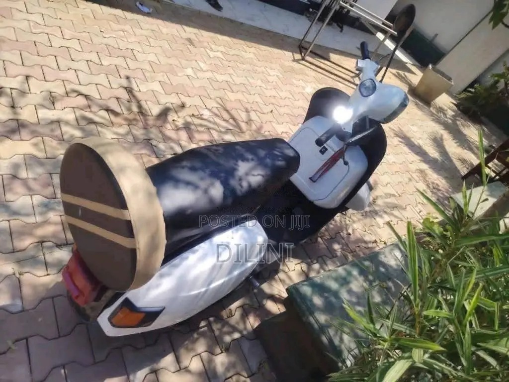 Bajaj Chetak 1985 Motorbike (Used)