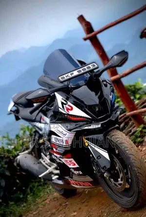 Yamaha R15 2025 Motorbike (Used)