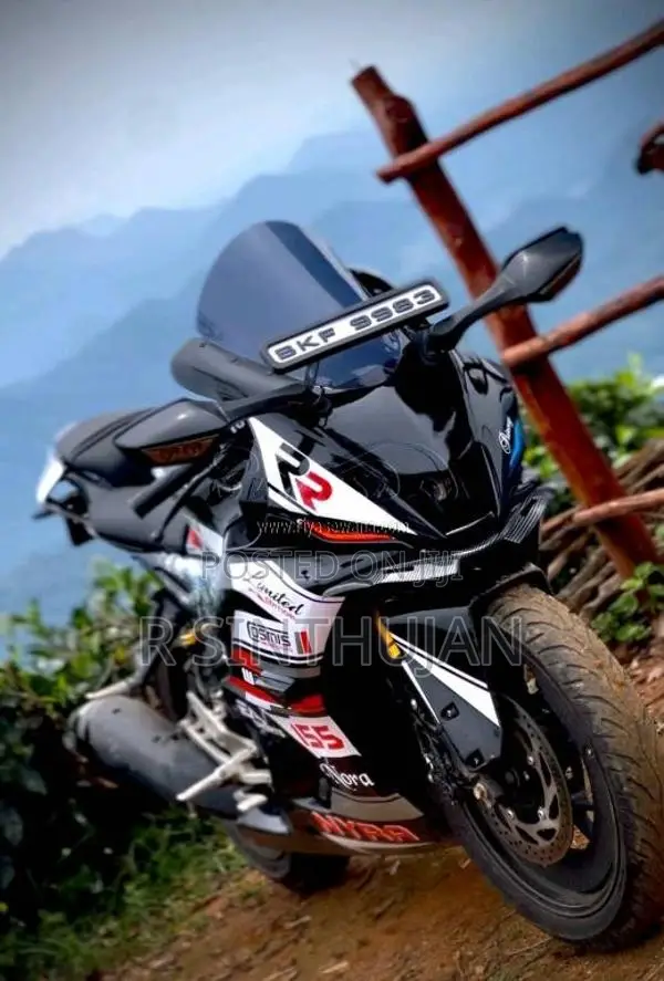 Yamaha R15 2025 Motorbike (Used)