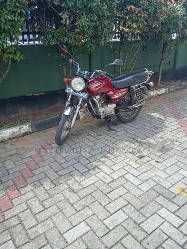 Bajaj Boxer 2005 Motorbike (Used)