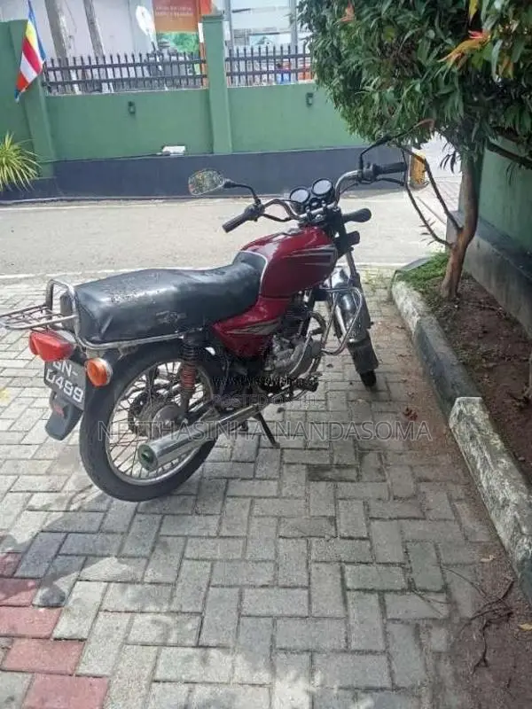 Bajaj Boxer 2005 Motorbike (Used)