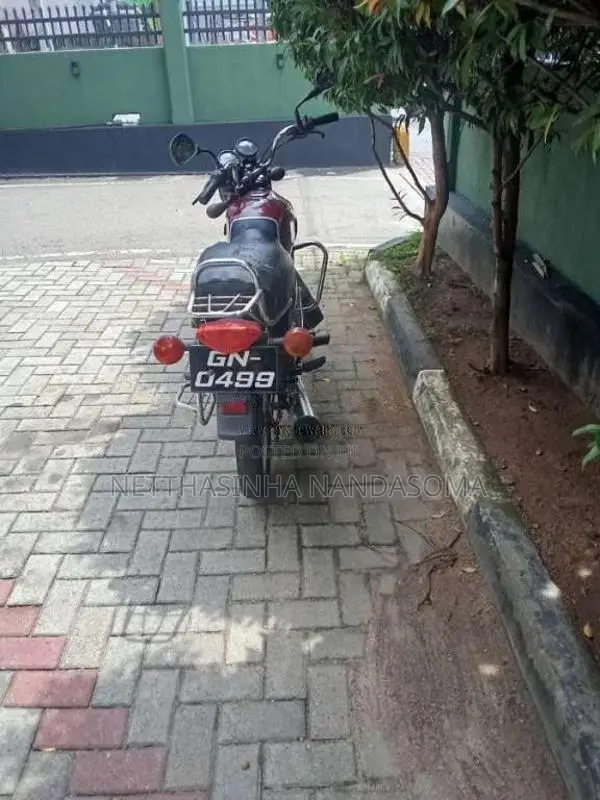 Bajaj Boxer 2005 Motorbike (Used)