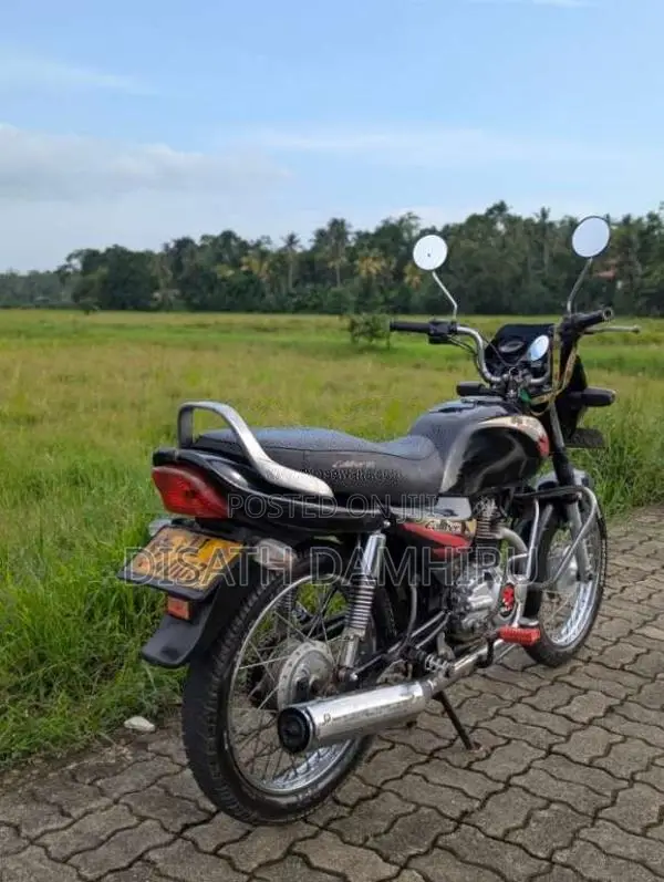 Bajaj Caliber 2004 Motorbike (Used)