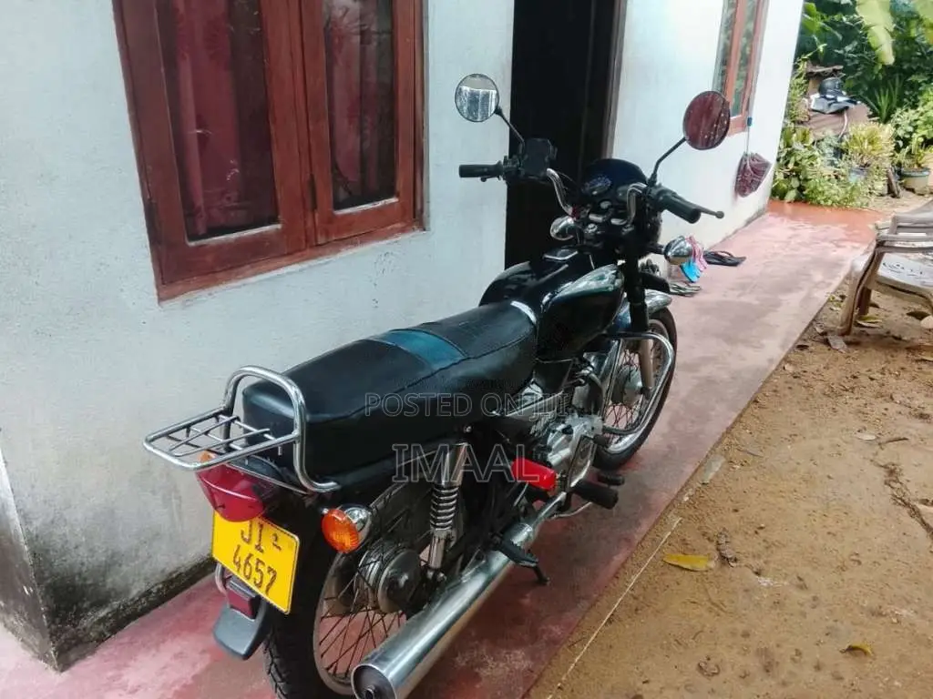 Bajaj Boxer 1997 Motorbike (Used)