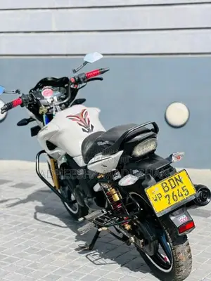 Hero Hunk 2016 Motorbike (Used)