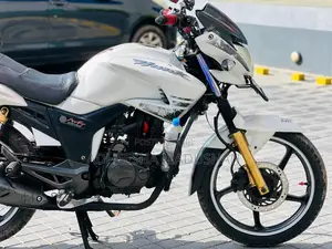 Hero Hunk 2016 Motorbike (Used)