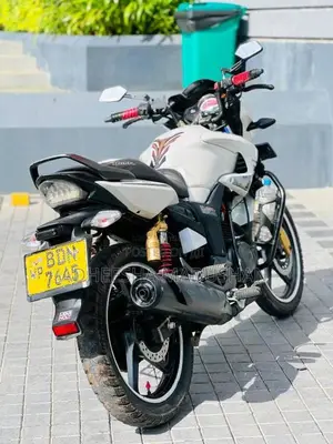 Hero Hunk 2016 Motorbike (Used)