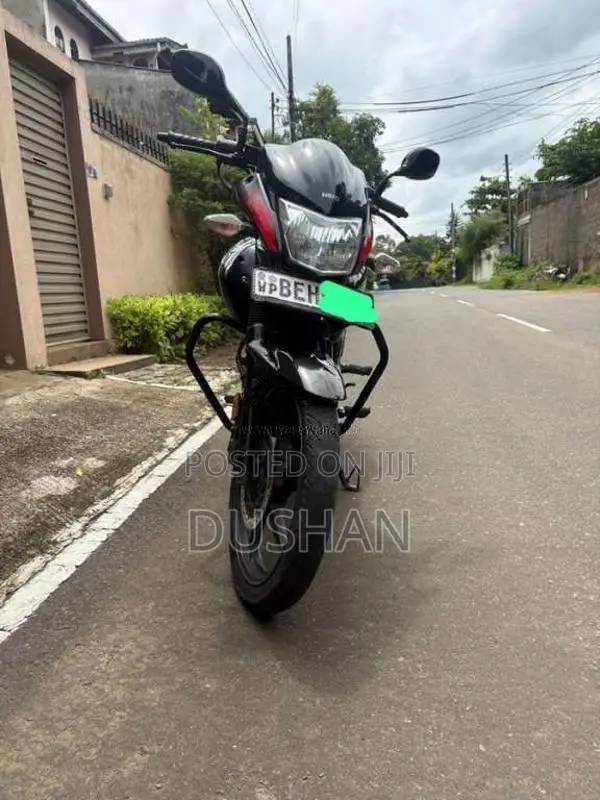 Hero Hunk 2016 Motorbike (Used)