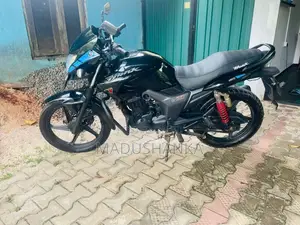 Hero Hunk 2016 Motorbike (Used)